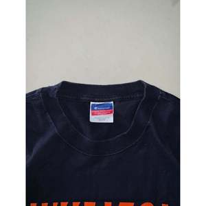 T-shirt Champion Vintage Années 90 Oversize en Jersey 100% Coton Délavé à l'Acide, Grammage du Tissu Compressé 280g-300g, Impression Sérigraphique - Product Image 3