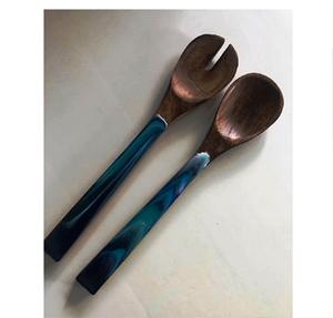 Ensemble de service à salade en résine et bois fait à la main 2 pièces Alimentation personnalisable pour la cuisine à domicile - Product Image 4