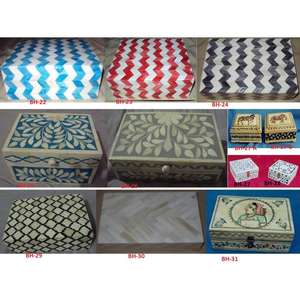 Boîte à bijoux en bois multicolore avec motif carré, fermeture magnétique, design gravé, style moderne, personnalisable pour Noël - Product Image 5