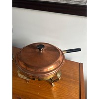 Plat de chauffe-plat de buffet en cuivre de fête de mariage classique avec couvercle