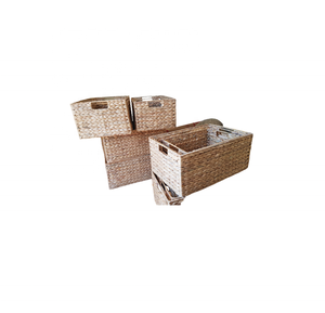Panier de rangement traditionnel en jacinthe d'eau séchée avec poignées pour paquets de boîtes en bambou en bois cadeaux - Product Image 2