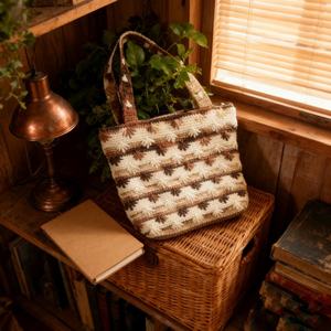 Sac en crochet tendance 2025 avec motif rayé pour usage quotidien - Idéal pour les sorties estivales des femmes - Product Image 2