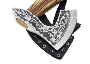 Hache viking artisanale en acier à haute teneur en carbone, gaine en cuir de qualité industrielle, manche en bois naturel, lame de coupe de 3 5/8 pouces, garantie 1 an - Product Image 2