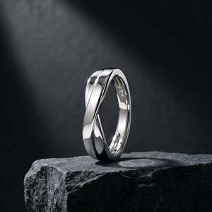 Anillo de Boda Cruzado de Diamantes para Hombre en Oro Amarillo de 10K, Joyería Fina y Elegante - Product Image 5