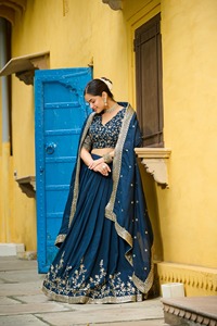 ผ้าไหม Vichitra ออกแบบแฟนซีพร้อมเลื่อมปักงาน lehenga choli ผู้ผลิตและผู้จำหน่ายจาก Surat ในอัตราที่ต่ำที่สุด - Product Image 3
