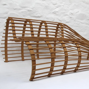 Chaise longue d'extérieur en bois artisanal moderne, design sculptural en osier - Product Image 2