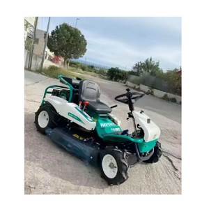 Tondeuse compacte OREC RM982F 4x4 : Tracteur fiable et efficace pour la coupe de l'herbe, idéal pour l'entretien des pelouses, l'agriculture et l'aménagement paysager - Product Image 5