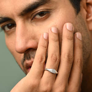 Anillos de Plata de Ley 925 de Primera Calidad para Hombre, Chapados en Rodio con Incrustaciones de Diamantes de Circonio con Patrón Geométrico, Joyería para Bodas - Product Image 4