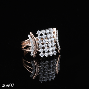 แหวนหมั้นเพชรดีไซน์เนอร์สีโรสโกลด์ เพชรเลี้ยงในห้องปฏิบัติการ ประดับเพชรเต็มวง ดีไซน์ทันสมัย สำหรับผู้หญิงและผู้ชาย ได้รับการรับรองจาก D'VINS - Product Image 2