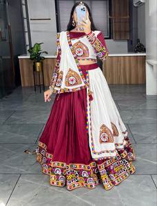 Lehenga choli gamthi ทำงานกับ patta ชั้นและงานกระจกจริงสำหรับผู้หญิงอินเดียสวมใส่ในเทศกาล navratri - Product Image 2
