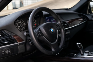 Vehículo Usado a Precio Accesible - Volante a la Izquierda |   Volante a la derecha |   2010 B M W X5 XDRIVESS48I - Product Image 4