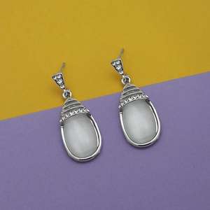 Boucles d'oreilles pendantes en résine plaquée argent et pierre autrichienne Kriaa Bijoux fins 1313686 - Product Image 1