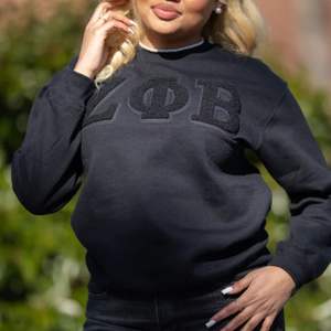 Sudadera ZPHIB negra con algodón suave y letras de chenilla para miembros de la Hermandad Ropa griega elegante - Product Image 2
