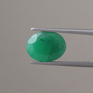 Émeraude naturelle en gros certifiée IGI, taille ovale de 5,30 carats, 13x10,5 mm, vert premium, qualité excellente, traitement Panna (cire/huile) - Product Image 1