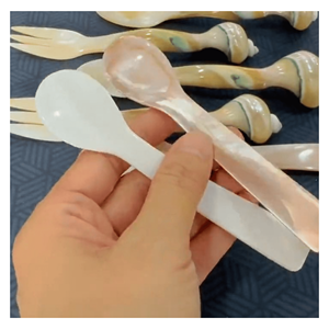 Cuchara de Nácar Hecha a Mano, Cuchara de Concha para Degustación de Postres y Parfaits, Vajilla de Boutique, Vietnam - Product Image 3