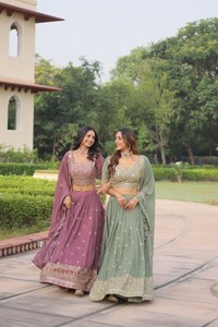 VISHNU K DESIGNS LAHENGA BLOUSE DUPATTA FOUXTETTE GEORGETTE Lentejuelas Zari Bordado Multicolor Manga Corta Tejido para Todas las Estaciones - Product Image 6