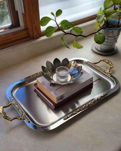 Plateau de service vintage Plateau en métal orné Plateau argent et or Plateau de service décoratif Plateau de service de luxe Plateau rectangulaire en métal - Product Image 3