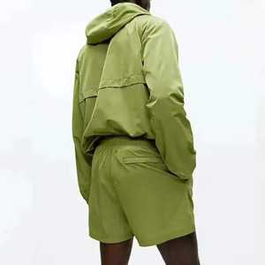 ชุดเซ็ตเสื้อแจ็คเก็ตซิปและกางเกงขาสั้นผ้าซาตินกันลม แห้งเร็ว สไตล์สตรีทแวร์ สำหรับผู้ชาย รุ่นใหม่ล่าสุดประจำฤดูใบไม้ร่วง - Product Image 4