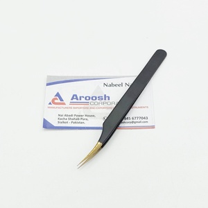 Pince à épiler d'isolation professionnelle pointe dorée couleur noire logo personnalisé en acier inoxydable de haute qualité pour l'extension de cils durable - Product Image 3