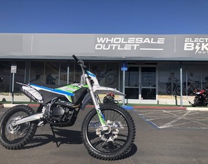 Motocicleta Todoterreno de Alto Rendimiento D.L.X de 250cc para Adultos - Transmisión Manual de 5 Velocidades, Ruedas Completas de 21/18, Horquillas Invertidas - Edición Todoterreno - Product Image 4