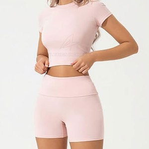Short de gym avec logo personnalisé pour femmes, options de taille plus, chemise à motif solide en matériau durable de style le plus récent pour l'extérieur - Product Image 3