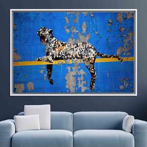 Tableau sur toile imprimé graffiti léopard élégant de Banksy - Décoration moderne, toile encadrée blanche - Product Image 1