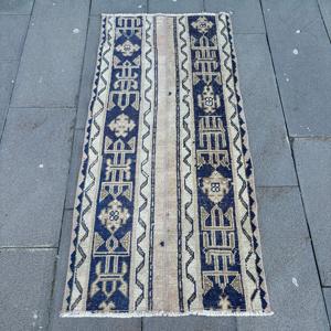 Alfombra Turca Vintage de 2.2x4.6 pies, Alfombra Pequeña, Alfombra con Estampado Animal Azul - Product Image 1