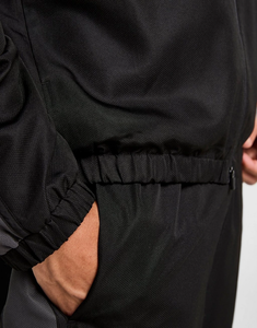 Ensemble de survêtement tendance pour homme, veste zippée et pantalon, survêtement noir à la mode, vêtements de sport, jogging, vêtements de sport confortables, ensemble 2 pièces par Ako - Product Image 6