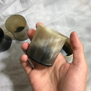 Vaso de Cuerno de Lujo Hecho de Cuerno Natural de Búfalo y Buey, Vasos de Chupito con Base de Madera, Auténticas Tazas de Cerveza de Cuerno Vikingo Medieval - Product Image 2