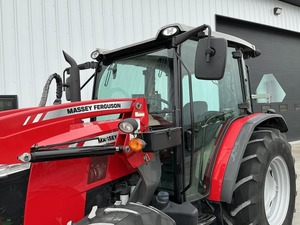 รถแทรกเตอร์ฟาร์ม Massey Ferguson 4707 ขับเคลื่อน 4 ล้อ สีแดง พร้อมที่ตักด้านหน้า ระบบเกียร์อเนกประสงค์ กำลังเครื่องยนต์ 70 แรงม้า - Product Image 6