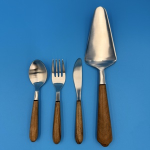 Outils de découpe de fromage en acier inoxydable de style occidental, plaqués argent avec manche en bois, pour la maison, l'hôtel, la cuisine, ensembles de fromage en faible quantité minimale de commande - Product Image 1