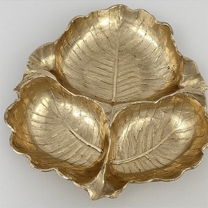 Assiette de présentation en verre en aluminium de qualité supérieure Serveur de fruits secs Trois compartiments à feuilles liées Finition or brillant Conçu décoratif - Product Image 3