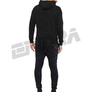 Traje de camión de lana de tecnología de color negro para hombres logotipo personalizado ropa de gimnasio elegante conjunto de dos piezas con capucha con cremallera y joggers perfectos - Product Image 4
