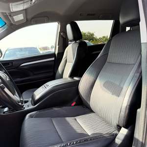 Pristine Clean 2017 Toyotaaa Highlander Le - Product Image 4