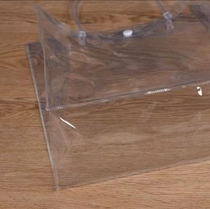 Sac fourre-tout en PVC transparent avec poignées à boucles latérales |   Sac à main de shopping en vinyle transparent imperméable avec bouton pression |   Emballage cadeau sur mesure - Product Image 3