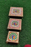 Lot de 3 Chowkis Tabouret en bois Pooja Meenakari Diwali Puja Accessoire God Idol Stand Mandir Decor Table de mariage hindou Cadeau indien