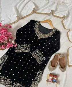 TRAVAIL DE BRODERIE FANTAISIE AVEC COUPE BORDER TRAVAIL TOP FOND EN SOIE AVEC DUPATTA FESTIVE WEAR PRIX DE GROS VÊTEMENT ETHNIQUE NOIR - Product Image 6