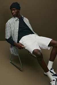 กางเกงขาสั้นสีขาวผ้าฝ้าย100% สำหรับผู้ชายทรงปกติมีเชือกผูกเอวกระเป๋าข้างแนวทแยง - Product Image 6