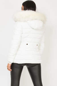 Blouson d'hiver matelassé pour femme, blanc, personnalisé, OEM, à forte demande, avec capuche en fausse fourrure et fermeture éclair intégrale - Product Image 5