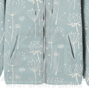 Sweat-shirt à capuche zippé pour femme, imprimé floral botanique d'inspiration naturelle vert pastel d'hiver, avec logo personnalisé sur le devant - Product Image 4