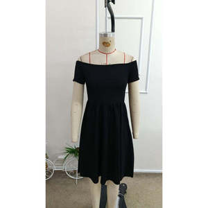 Robe courte en crêpe chatoyant à col Madonna et manches courtes pour femme, 38146 - Noir - Product Image 3