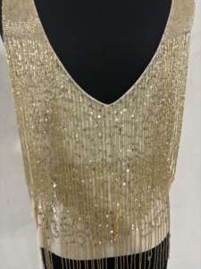 เสื้อกล้ามผ้าไหมถักแบบระบายอากาศได้จูเลียตพร้อมเลื่อมคอวีและขอบลูกปัดสำหรับสวมใส่ในคลับ - Product Image 6