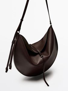 Sac à bandoulière compact en cuir - Product Image 2