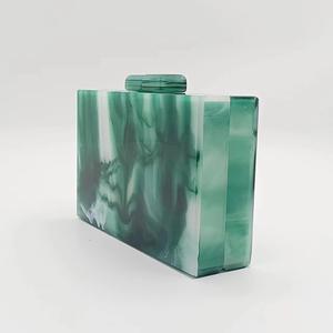 กระเป๋าคลัทช์เรซิ่นผู้หญิง ราคาส่งจากโรงงาน รับผลิตตามแบบ กระเป๋าถือแฟชั่นสำหรับงานปาร์ตี้และงานแต่งงาน - Product Image 4