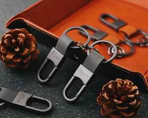 Porte-clés personnalisé en cuir véritable de style vintage, gravure de nom, fait à la main, couleur personnalisée, porte-clés pour les demoiselles d'honneur, cadeau pour le témoin - Product Image 5