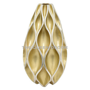 Fantaisie élégante aluminium métal forme Unique finition marron martelé Texture maison décorative Vase à fleurs fait à la main - Product Image 3