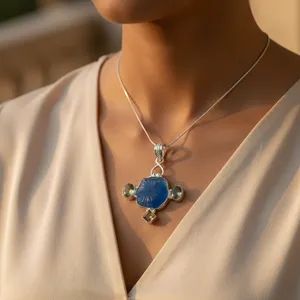 จี้เงินแท้ 925 ประดับพลอยสีน้ำเงิน เพชร และมุก ชุบโรเดียม - Product Image 1