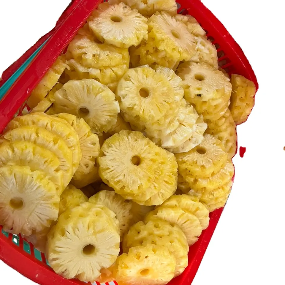 Tidbits de piña enlatada: Estos bocados son trozos de piña del tamaño de un bocado empaquetados en jugo de piña