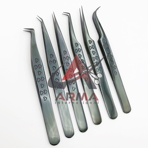 แหนบคิ้วลายหัวใจสีทึบสีดำพลาสม่าออกแบบโลโก้ได้ตามต้องการเหมาะสำหรับการต่อขนตาปลายแหลม - Product Image 3