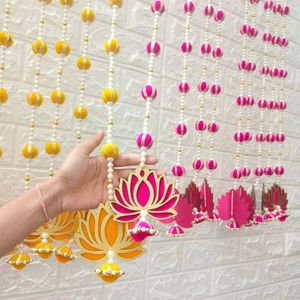 ที่แขวนผนังลายดอกบัวไข่มุกพร้อมพวงมาลัยสีเหลืองและสีชมพูที่มีเอกลักษณ์เฉพาะบ้านวัดตกแต่ง mandap สำหรับงานแต่งงานและเทศกาล - Product Image 1